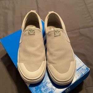 Adidas slip on size 6